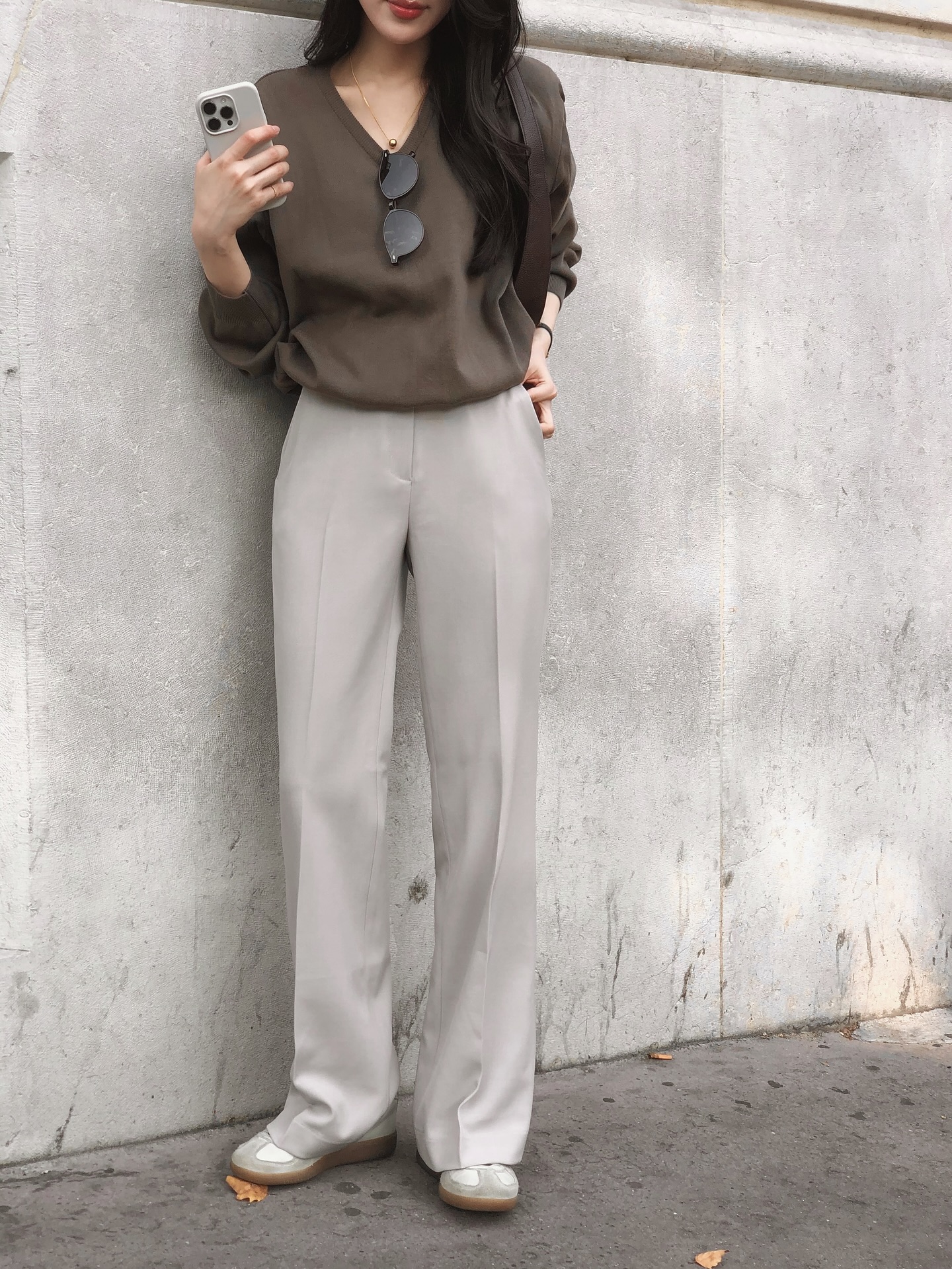 Không thích đi giày cao gót, nàng cao khiêm tốn nhất định phải có 5 mẫu giày bệt tôn dáng- Ảnh 10. Không thích đi giày cao gót, nàng cao khiêm tốn nhất định phải có 5 mẫu giày bệt tôn dáng- Ảnh 10.