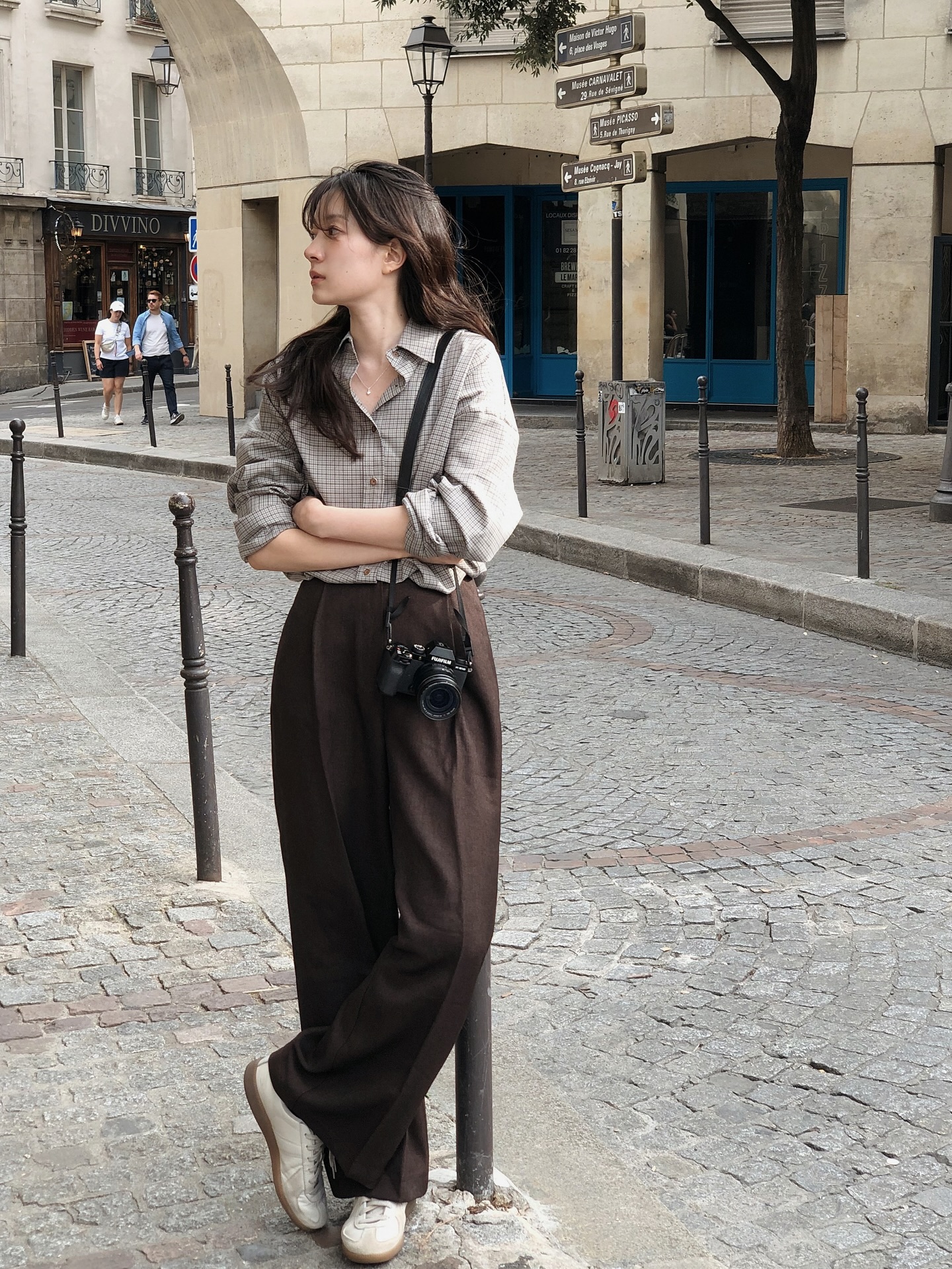 Không thích đi giày cao gót, nàng cao khiêm tốn nhất định phải có 5 mẫu giày bệt tôn dáng- Ảnh 11. Không thích đi giày cao gót, nàng cao khiêm tốn nhất định phải có 5 mẫu giày bệt tôn dáng- Ảnh 11.