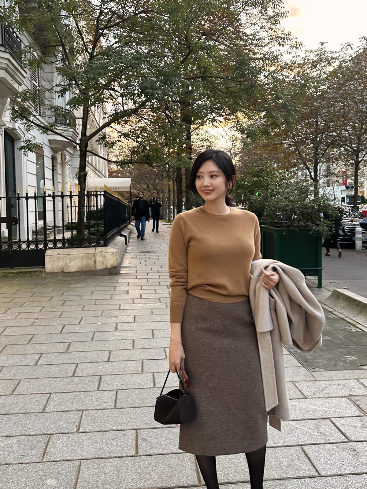 Phụ nữ Hàn có 4 cách mặc áo len đơn giản vô cùng, nhưng rất sành điệu- Ảnh 1. Phụ nữ Hàn có 4 cách mặc áo len đơn giản vô cùng, nhưng rất sành điệu- Ảnh 1.