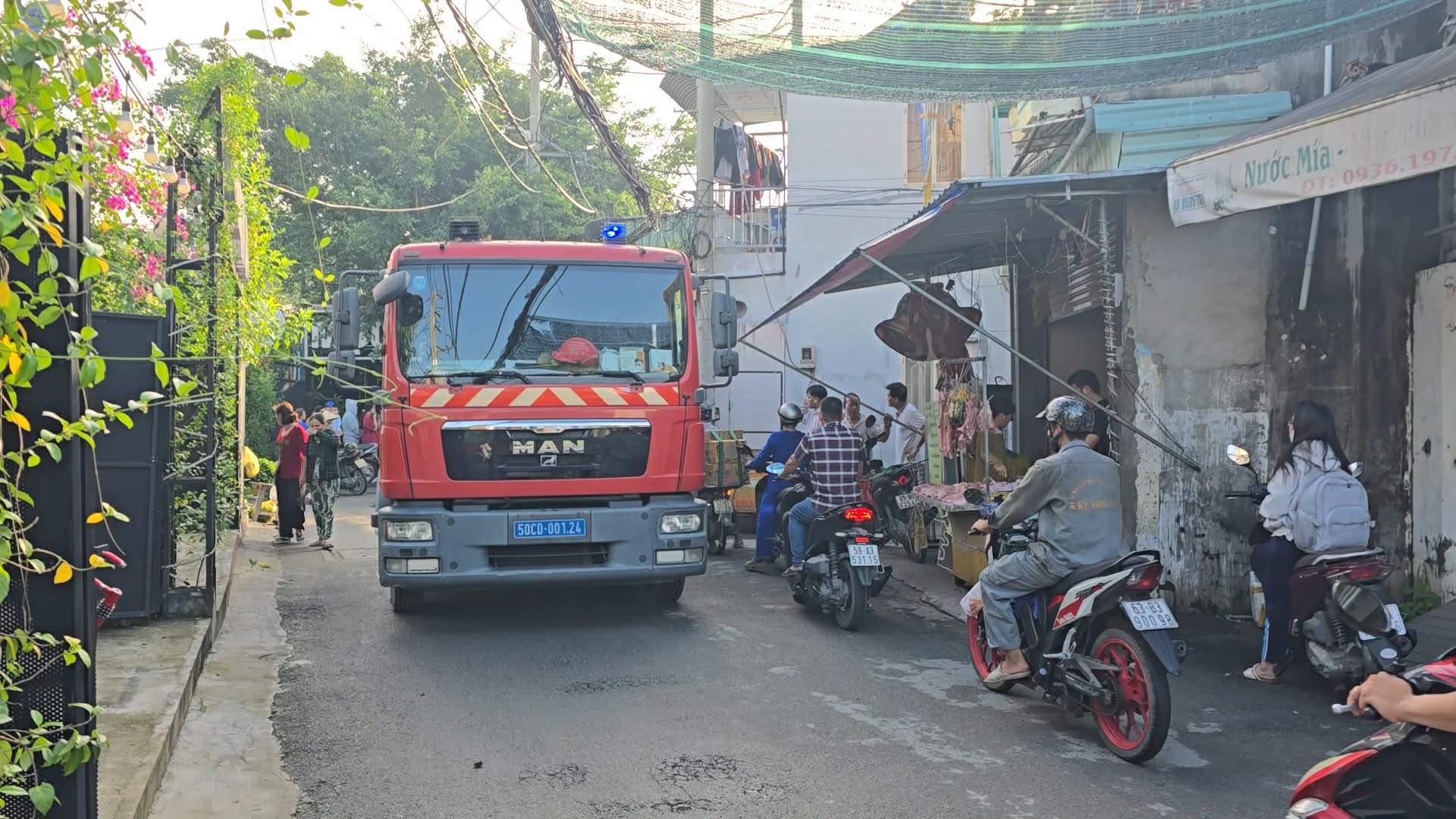 Ph&aacute;t hiện chất lỏng lạ tại hiện trường vụ ch&aacute;y nh&agrave; khiến 1 người tử vong ở TP.HCM- Ảnh 2.