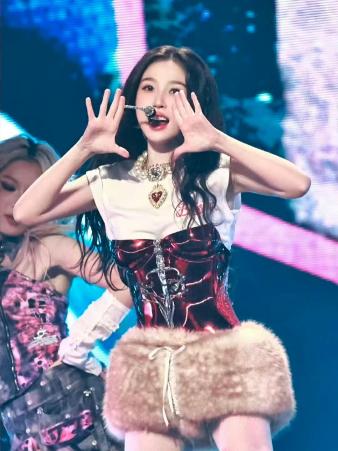 Giọt nước mắt của mỹ nhân bị ghét nhất 2025 bị chê giả tạo, chỉ là "mồi câu thương hại"- Ảnh 6.