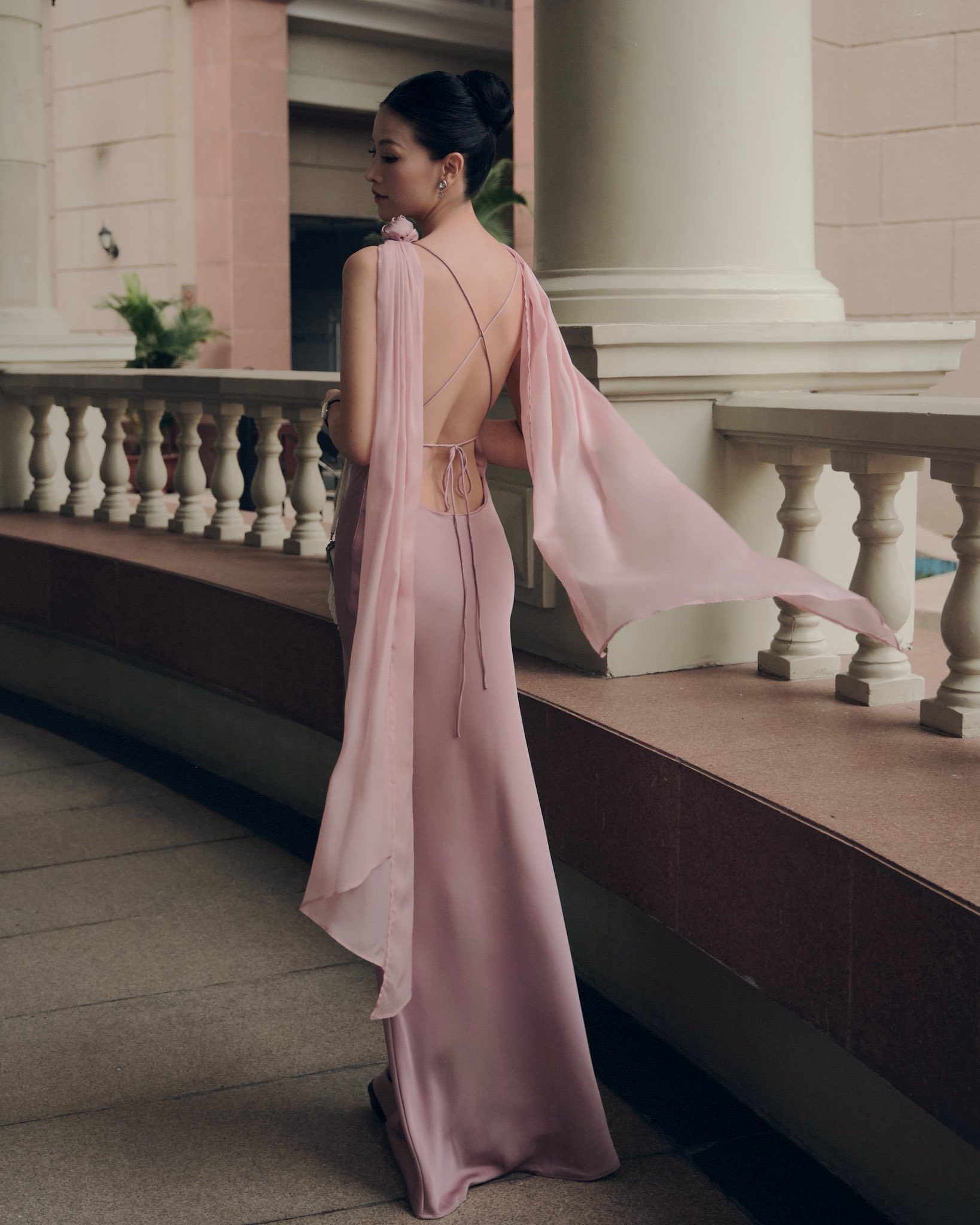 Khách mời diện đầm local brand Việt tại lễ cưới Tiên Nguyễn: Có thiết kế chỉ 3 triệu mà cao sang, tinh tế vô cùng- Ảnh 8. Khách mời diện đầm local brand Việt tại lễ cưới Tiên Nguyễn: Có thiết kế chỉ 3 triệu mà cao sang, tinh tế vô cùng- Ảnh 8.