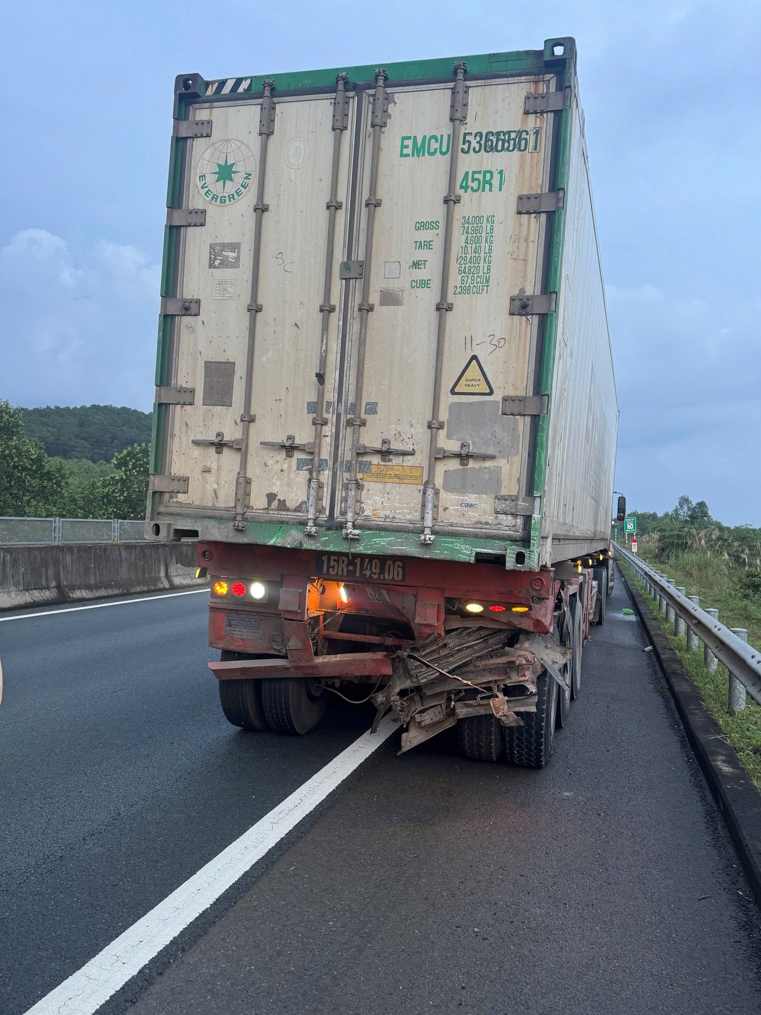 Tai nạn 4 người chết ở Đà Nẵng: Cả lái xe và khách không thắt dây an toàn- Ảnh 3. Tai nạn 4 người chết ở Đà Nẵng: Cả lái xe và khách không thắt dây an toàn- Ảnh 3.