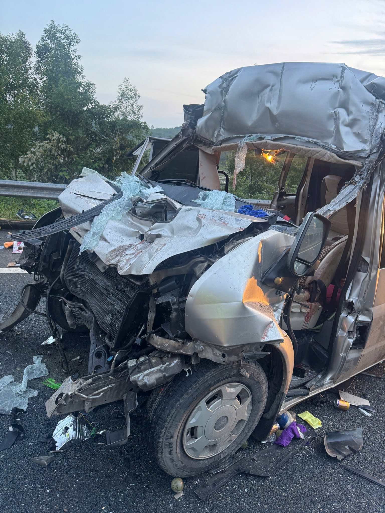 Tai nạn 4 người chết ở Đà Nẵng: Cả lái xe và khách không thắt dây an toàn- Ảnh 1. Tai nạn 4 người chết ở Đà Nẵng: Cả lái xe và khách không thắt dây an toàn- Ảnh 1.