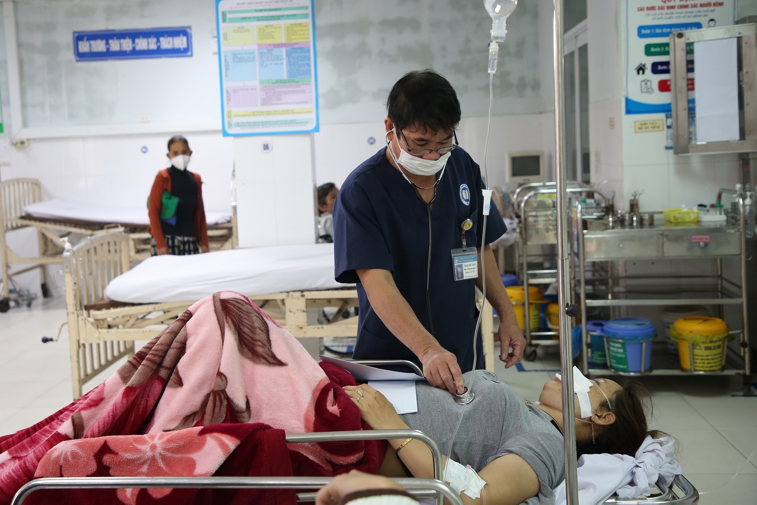 Các nạn nhân vụ ô tô chở gia đình đi ăn cưới gặp nạn trên cao tốc hiện ra sao?- Ảnh 1. Các nạn nhân vụ ô tô chở gia đình đi ăn cưới gặp nạn trên cao tốc hiện ra sao?- Ảnh 1.