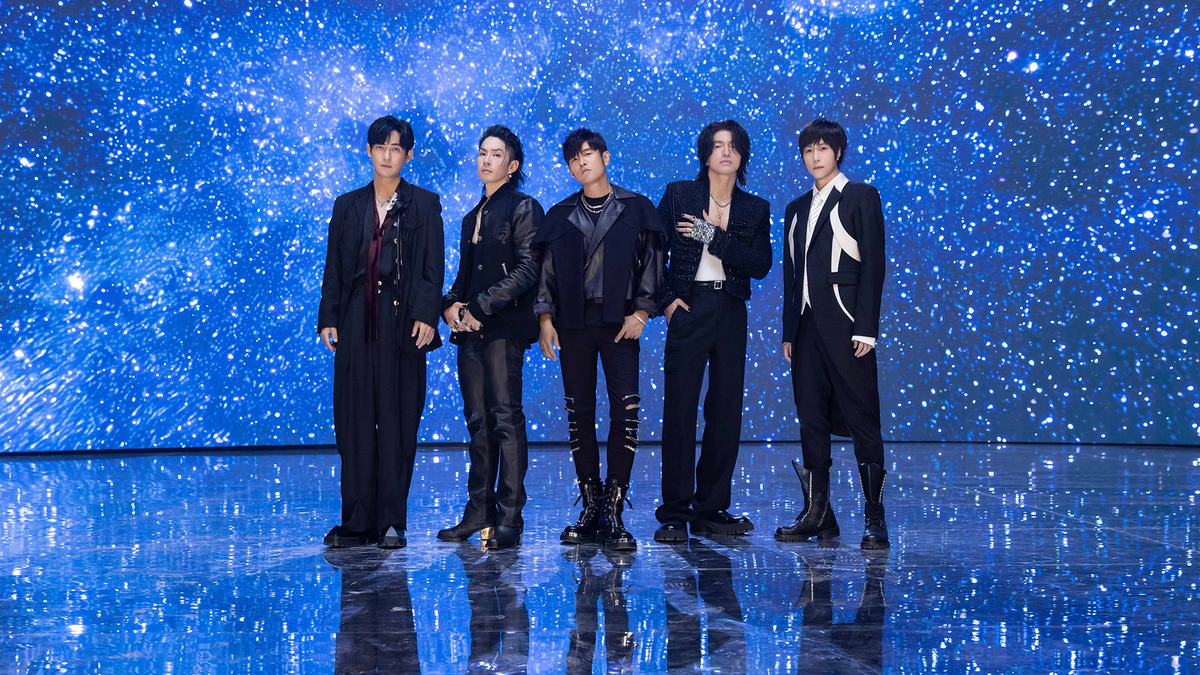 Nam ca sĩ J. tái xuất hút ngay 35 triệu view, chiếm Top 1 Trending từ trong nước đến quốc tế- Ảnh 4. Nam ca sĩ J. tái xuất hút ngay 35 triệu view, chiếm Top 1 Trending từ trong nước đến quốc tế- Ảnh 4.