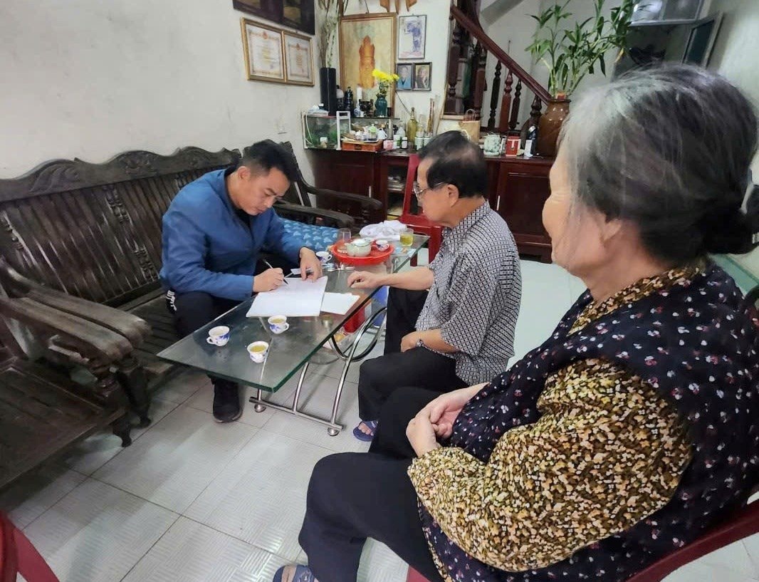 Cụ ông 79 tuổi nhận cuộc gọi từ đầu số 0924xxxxxx và 0847xxxxxx thông báo về giao dịch 100 triệu đồng và 7 chỉ vàng: Công an vào cuộc, tìm đến tận nhà- Ảnh 1.