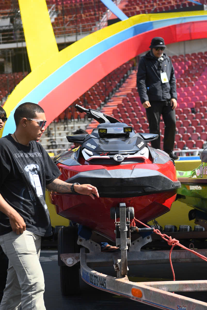 Độc đáo khai mạc SEA Games 33: Lộ màn biểu diễn mô tô nước bùng nổ, khung cảnh sân 50 nghìn chỗ gây choáng- Ảnh 4. Độc đáo khai mạc SEA Games 33: Lộ màn biểu diễn mô tô nước bùng nổ, khung cảnh sân 50 nghìn chỗ gây choáng- Ảnh 4.