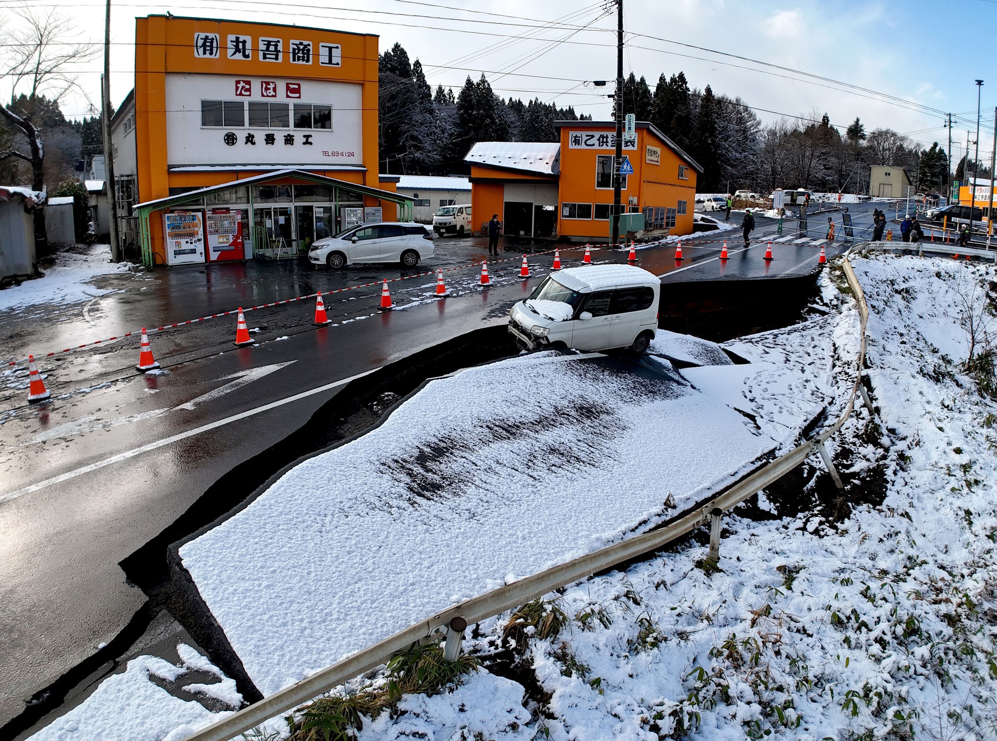 Động đất 7,6 độ ở Nhật làm vỏ trái đất “trượt” 9 cm, chuyên gia cảnh báo thời điểm "tuyệt đối cảnh giác"- Ảnh 1. Động đất 7,6 độ ở Nhật làm vỏ trái đất “trượt” 9 cm, chuyên gia cảnh báo thời điểm "tuyệt đối cảnh giác"- Ảnh 1.