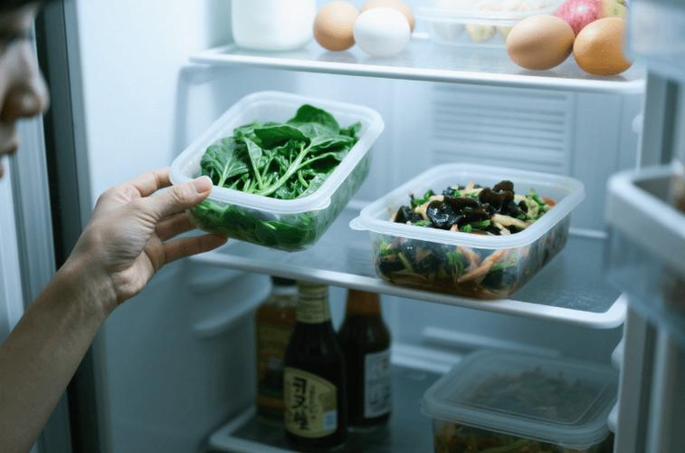 1 cặp vợ chồng cùng bị đột quỵ, bác sĩ nói tủ lạnh đựng 3 thực phẩm này quá lâu gây cục máu đông: 