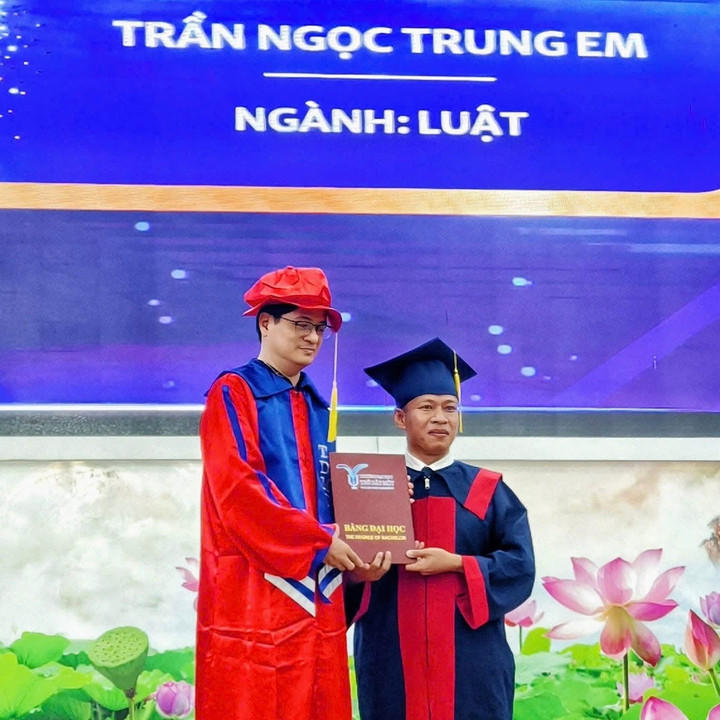 Tốt nghiệp đại học ở tuổi 36- Ảnh 1.