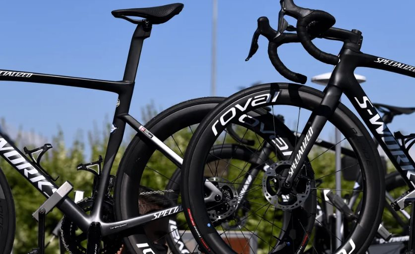 Nhận tin tố giác, cảnh sát lần theo chuỗi cung ứng triệt phá đường dây sản xuất hàng giả lớn nhất ngành xe đạp: Thu giữ lượng lớn khung, bánh xe, ghi đông giả, tổng trị giá hơn 42 tỷ đồng- Ảnh 1.