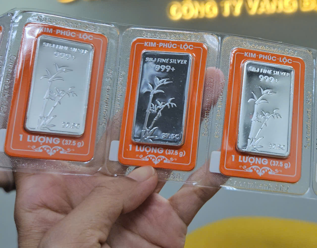 Giá bạc hôm nay 9-12: Lập đỉnh mới, lên mức chưa từng có- Ảnh 1. Giá bạc hôm nay 9-12: Lập đỉnh mới, lên mức chưa từng có- Ảnh 1.