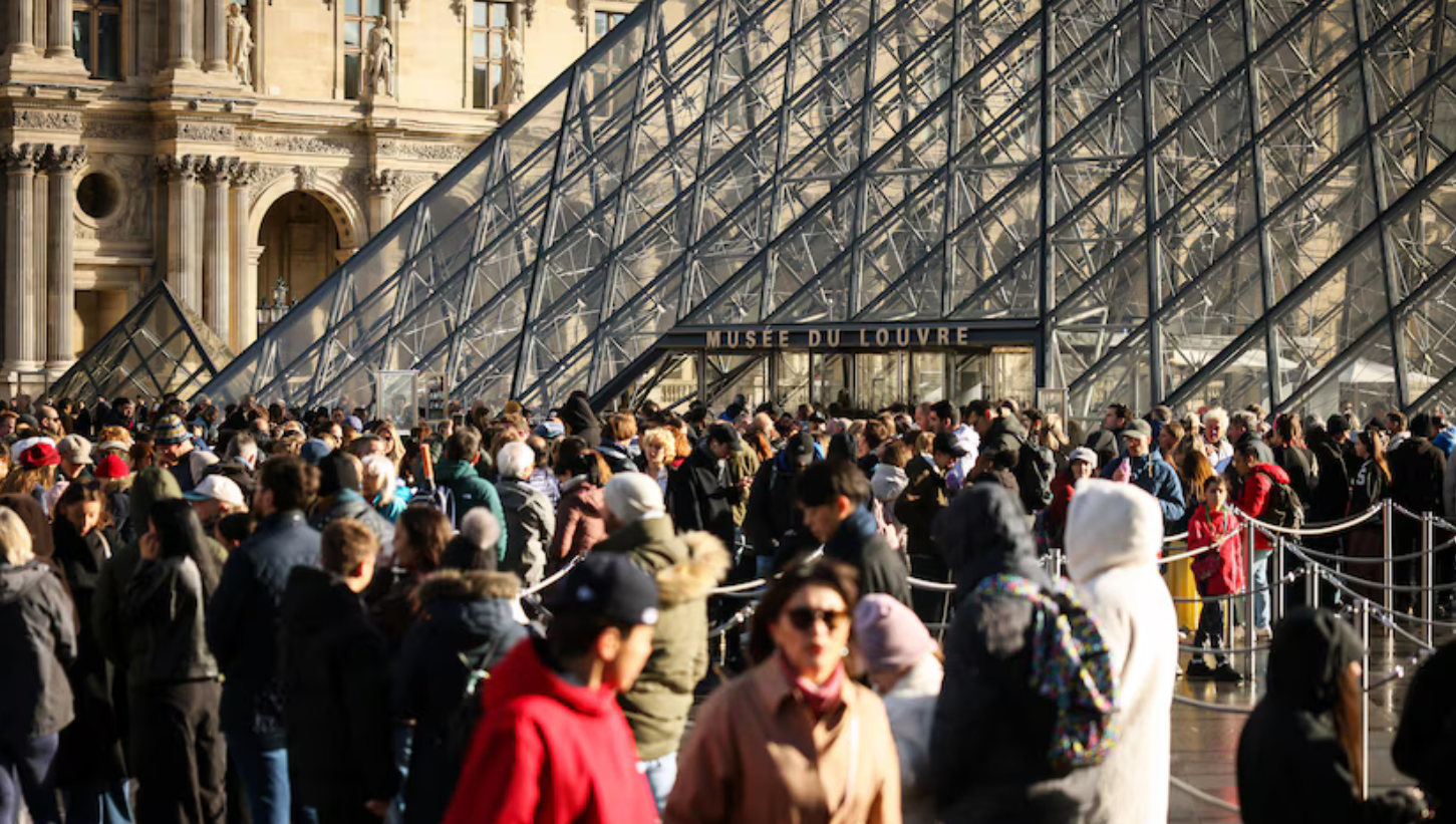 Hàng trăm tư liệu quý tại bảo tàng Louvre bị hư hại nghiêm trọng- Ảnh 2.