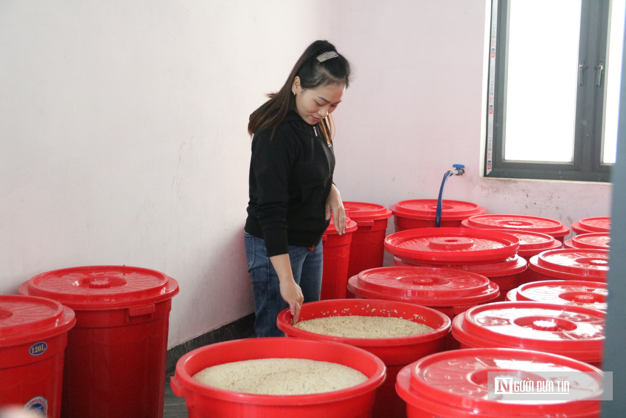 Chàng trai 9X bỏ “trời Tây” về quê, tạo nên đặc sản đậm hương vị quê nhà- Ảnh 3.