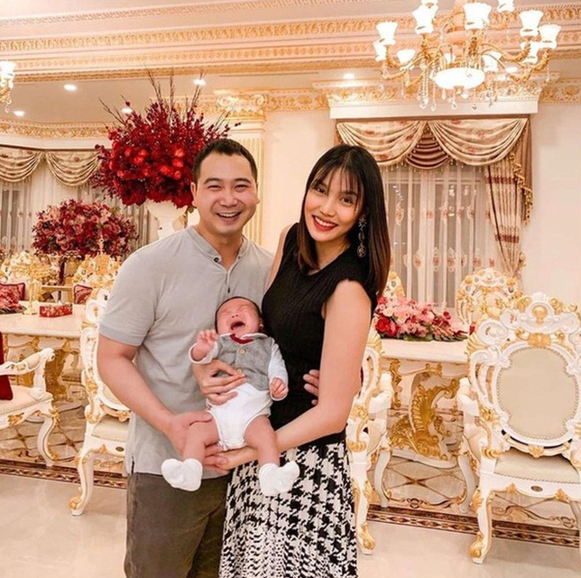 Mỹ nhân Việt 26 tuổi lên xe hoa với đại gia: Ở dinh thự dát vàng tráng lệ, sống như công chúa đời thực- Ảnh 5. Mỹ nhân Việt 26 tuổi lên xe hoa với đại gia: Ở dinh thự dát vàng tráng lệ, sống như công chúa đời thực- Ảnh 5.