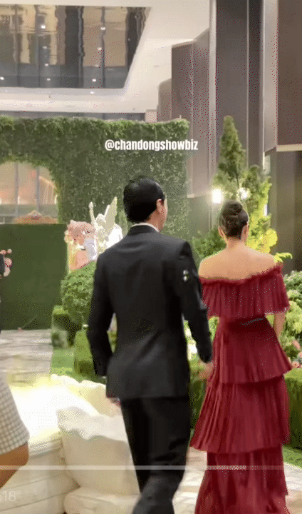 Đã tìm ra bộ đầm đỏ 