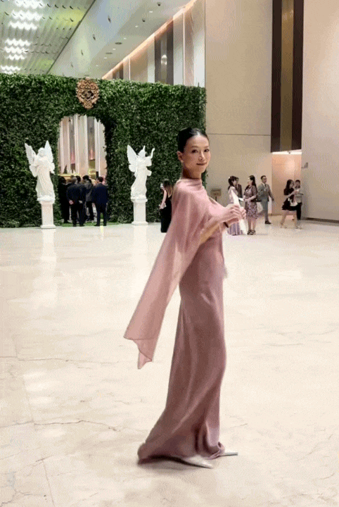 Khách mời diện đầm local brand Việt tại lễ cưới Tiên Nguyễn: Có thiết kế chỉ 3 triệu mà cao sang, tinh tế vô cùng- Ảnh 6. Khách mời diện đầm local brand Việt tại lễ cưới Tiên Nguyễn: Có thiết kế chỉ 3 triệu mà cao sang, tinh tế vô cùng- Ảnh 6.