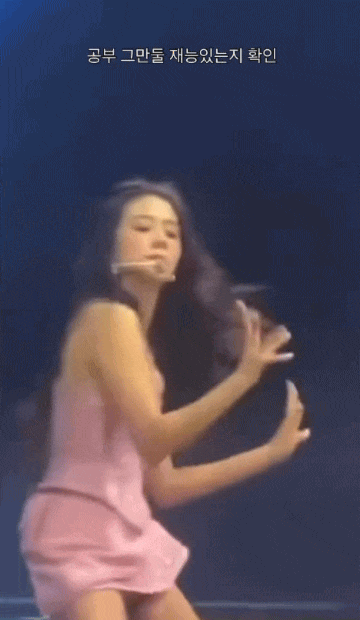 Thành viên đẹp nhất BLACKPINK nhảy xấu nhưng được cái nhiệt tình- Ảnh 2.