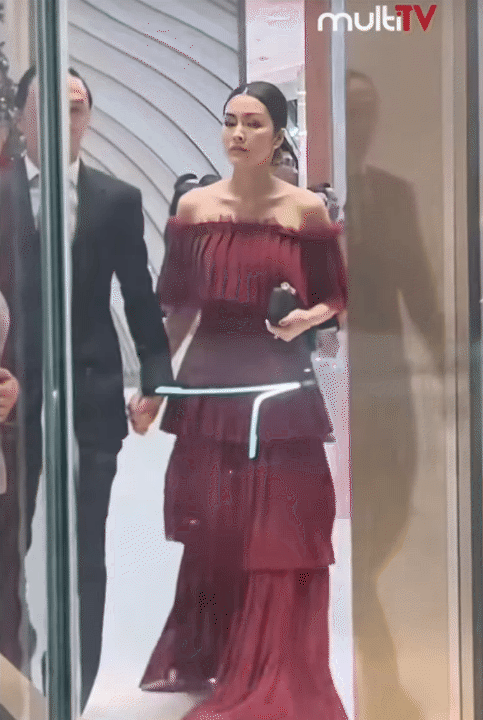 Đã tìm ra bộ đầm đỏ 