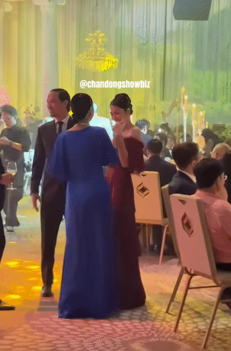 Đã tìm ra bộ đầm đỏ 