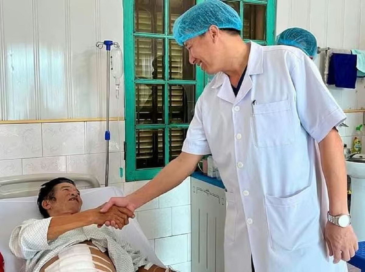 Đau bụng kéo dài, người đàn ông 75 tuổi bất ngờ phát hiện bí mật "đáng sợ"- Ảnh 1.