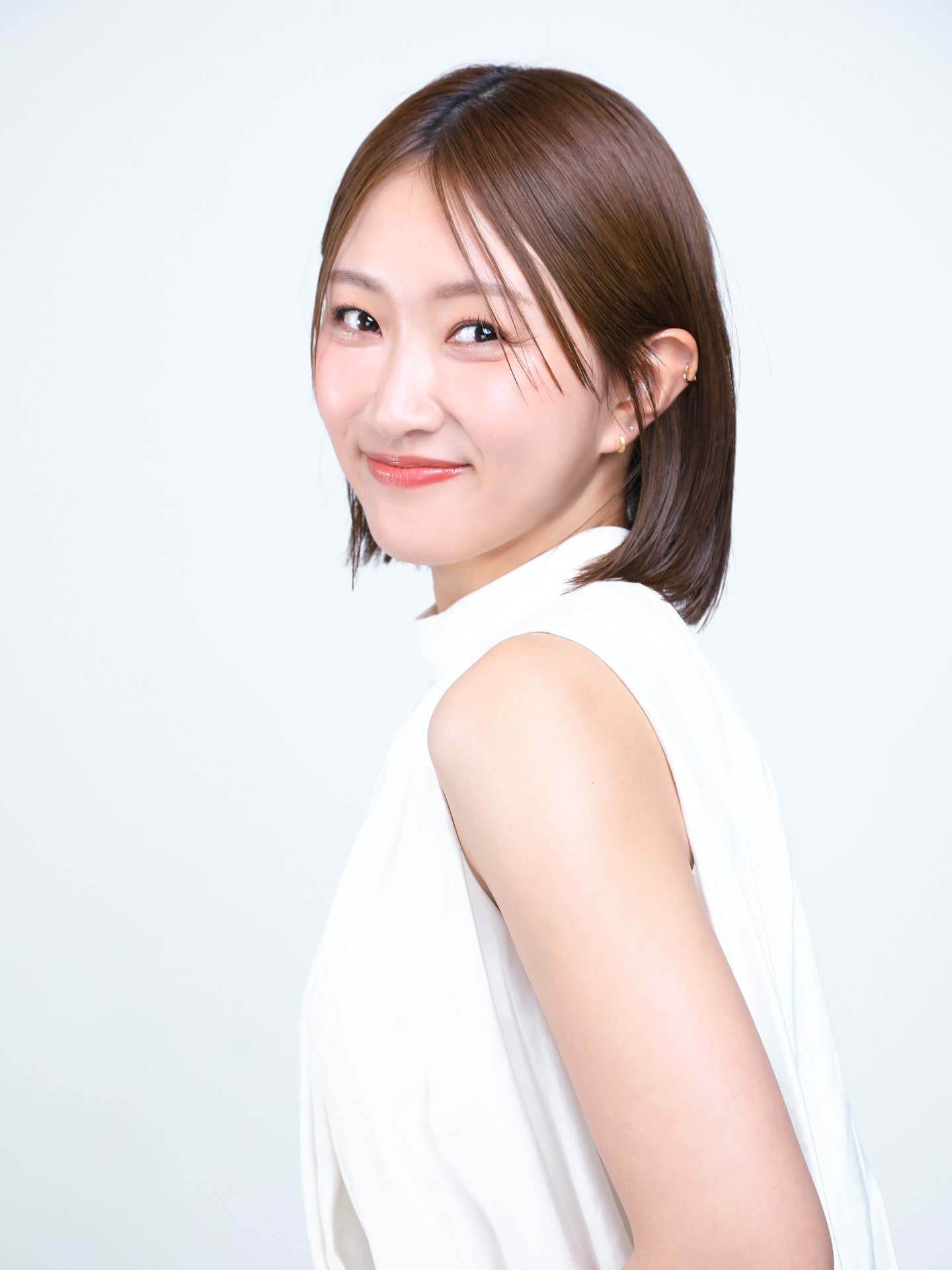 Nữ ca sĩ quốc dân tuyên bố kết hôn với chồng Tây, ảnh cưới bắt trọn khoảnh khắc ông xã nhấc bổng cô đẹp như phim ngôn tình!- Ảnh 4. Nữ ca sĩ quốc dân tuyên bố kết hôn với chồng Tây, ảnh cưới bắt trọn khoảnh khắc ông xã nhấc bổng cô đẹp như phim ngôn tình!- Ảnh 4.