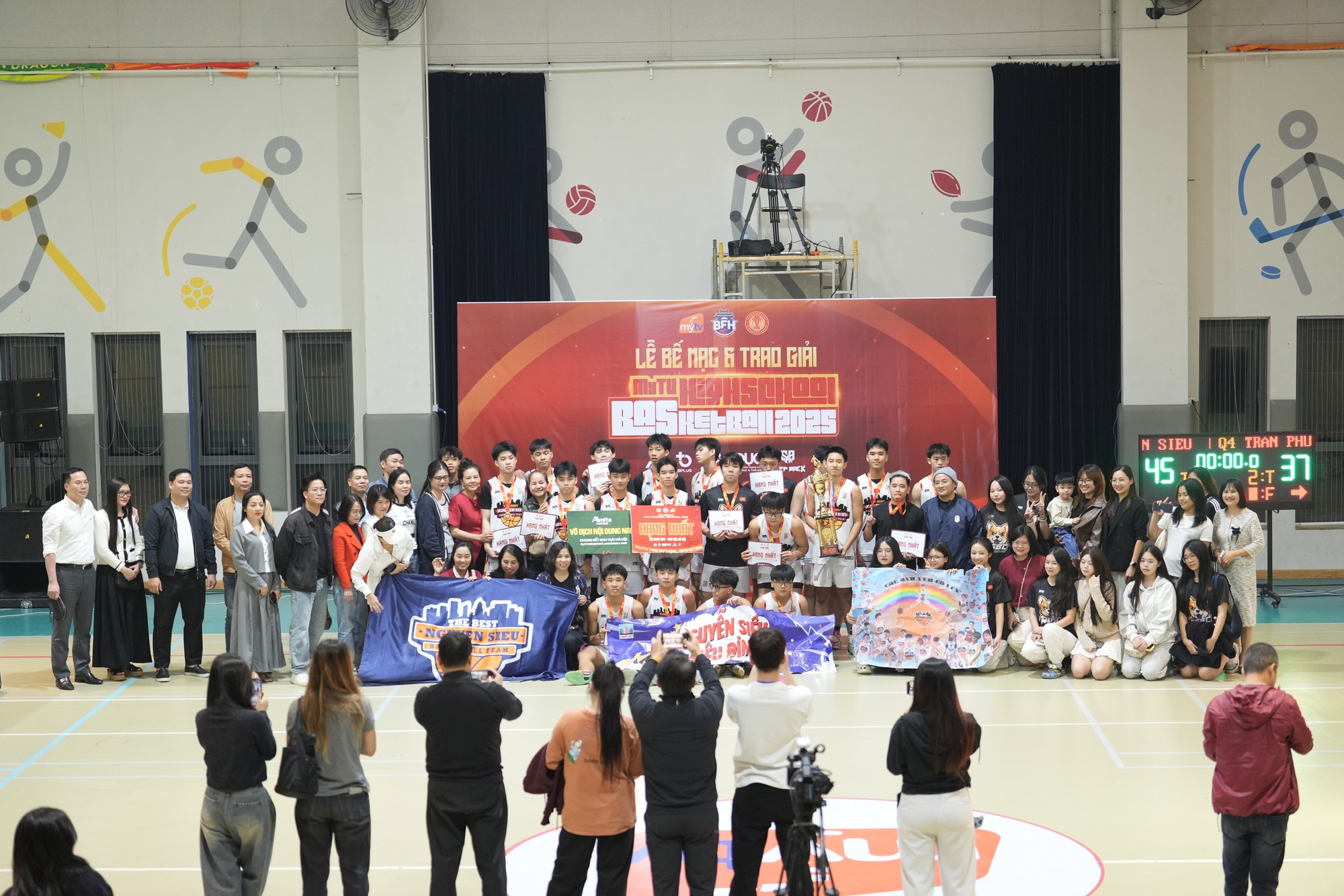 Choáng ngợp không khí tưng bừng trận chung kết giải bóng rổ THPT tại Hà Nội- Ảnh 2.