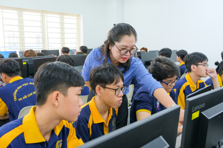 Nghề nào trả lương cao nhất cho sinh viên mới ra trường?- Ảnh 2.