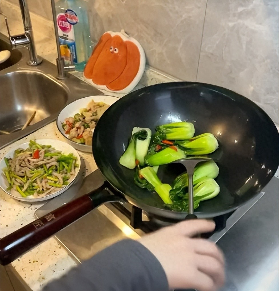 6 thói quen xào nấu tưởng vô hại nhưng đang âm thầm hủy hoại bạn mỗi ngày- Ảnh 2.