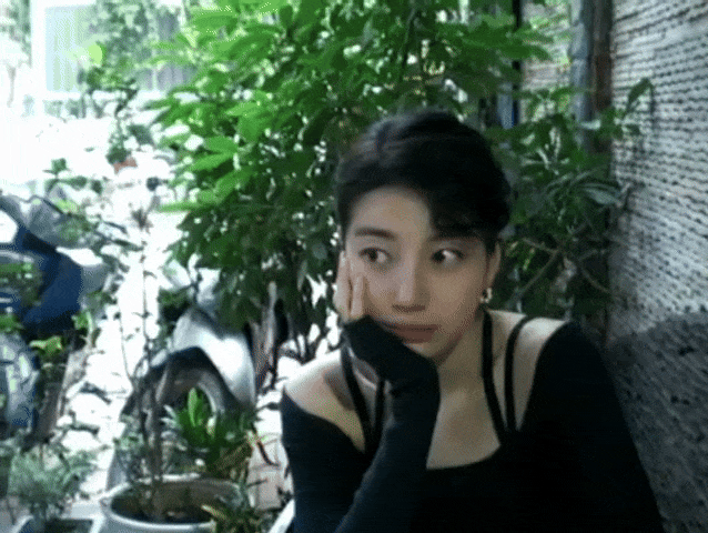 "Tình đầu quốc dân" Suzy xả ảnh xinh tươi ngút ngàn ở Việt Nam, check-in màn LED làm vạn fan nức lòng- Ảnh 4.