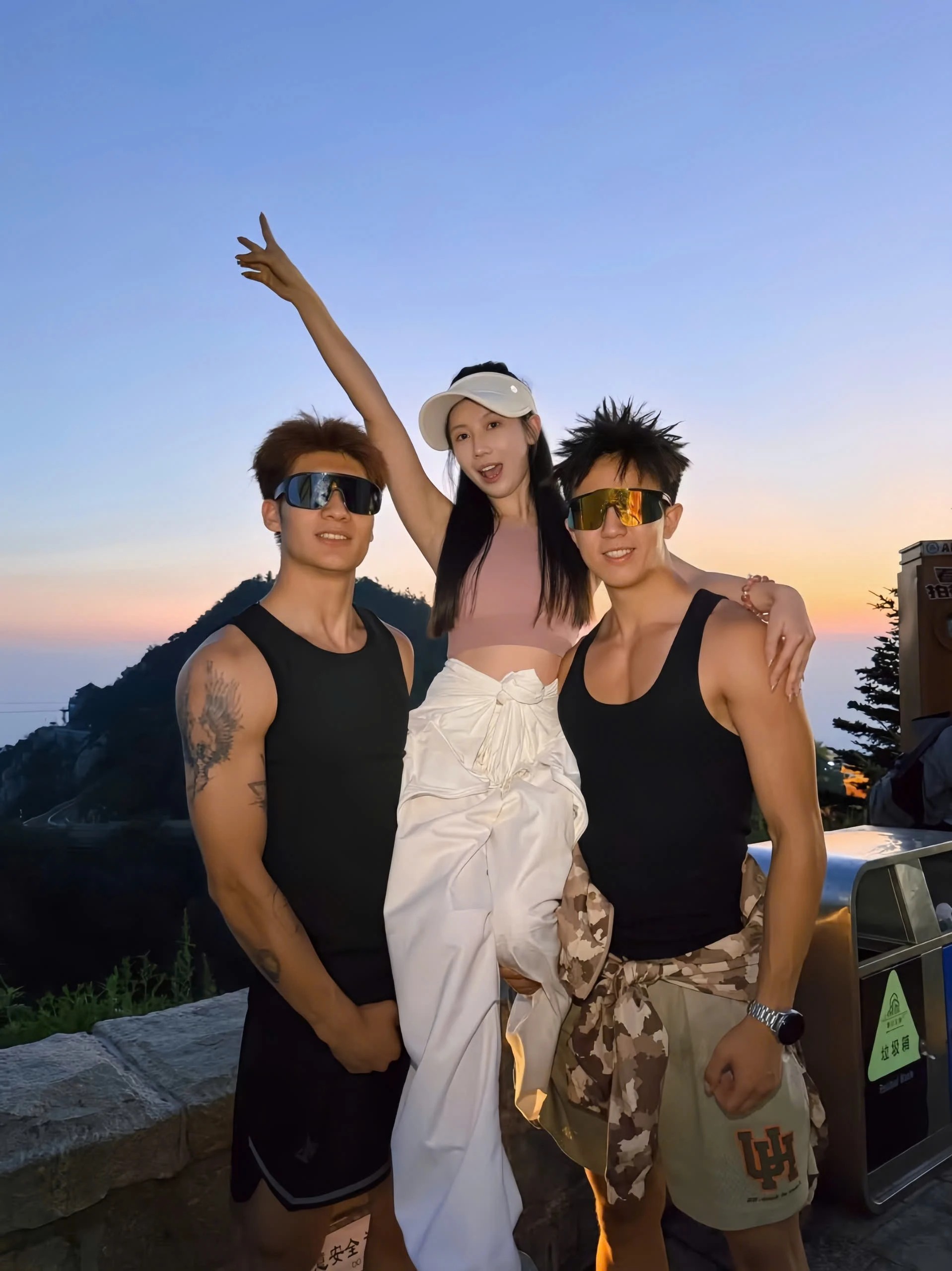 Kinh tế “trai đẹp” bùng nổ ở Trung Quốc: Khi đàn ông biến ngoại hình thành nghề hái ra tiền- Ảnh 3. Kinh tế “trai đẹp” bùng nổ ở Trung Quốc: Khi đàn ông biến ngoại hình thành nghề hái ra tiền- Ảnh 3.