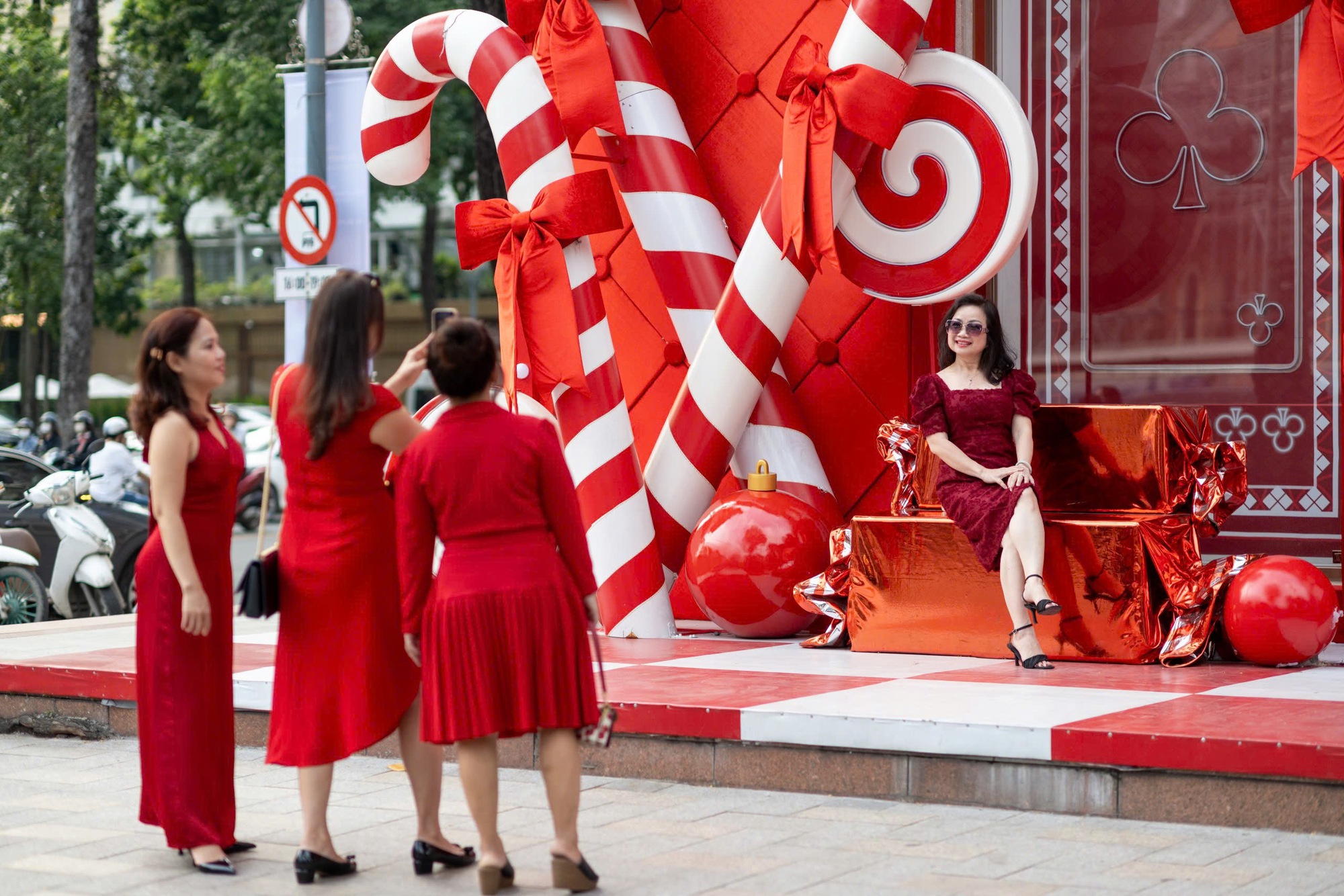 Thắp sáng mùa Giáng sinh trên thành phố mang tên Bác- Ảnh 5.