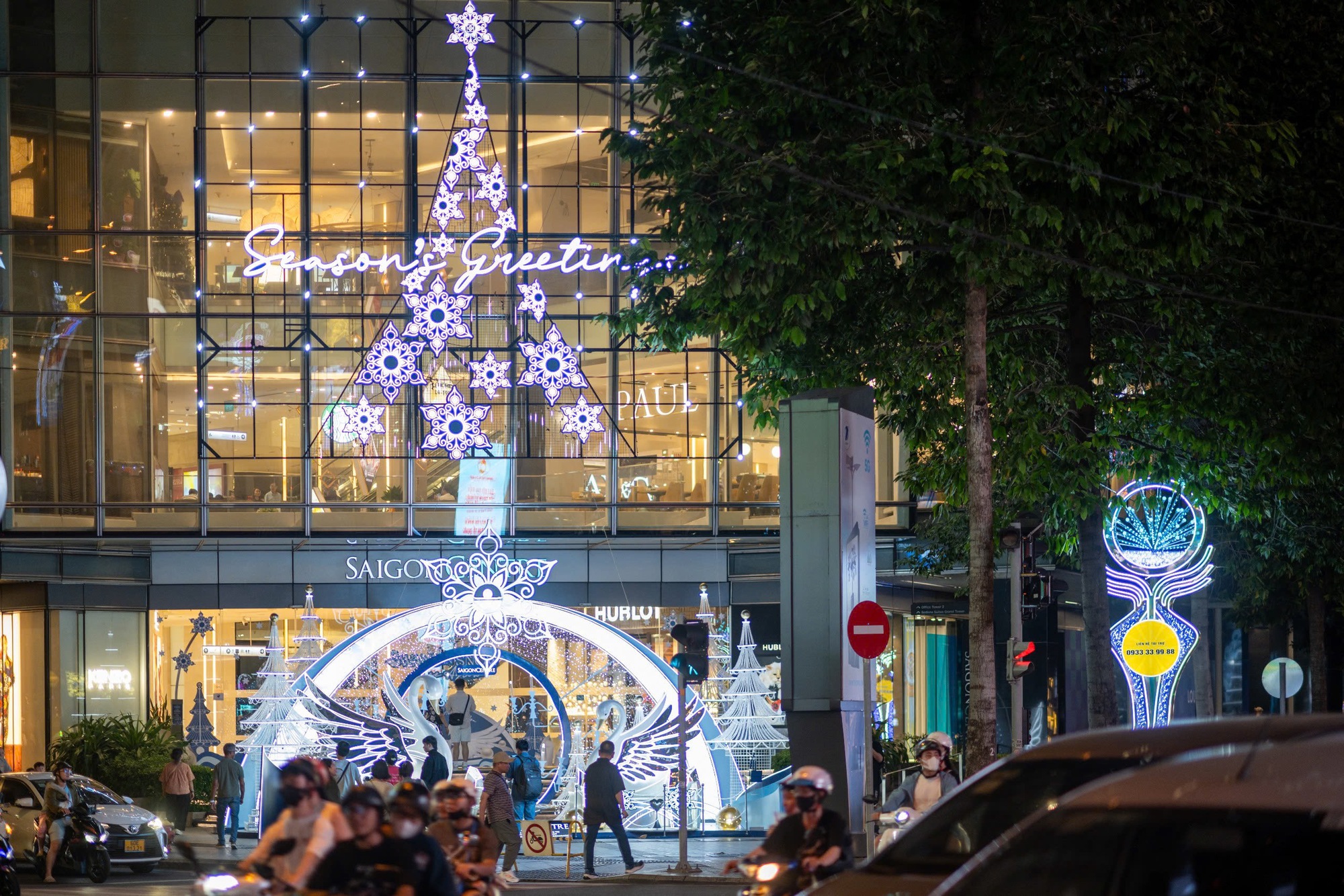 Thắp sáng mùa Giáng sinh trên thành phố mang tên Bác- Ảnh 3.