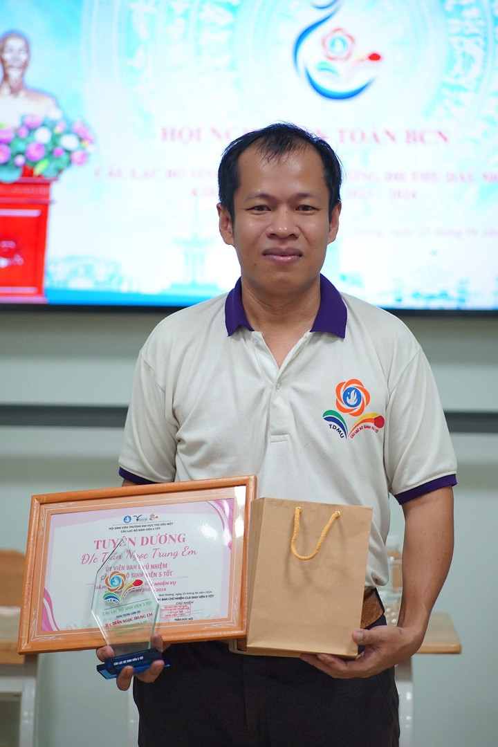 Tốt nghiệp đại học ở tuổi 36- Ảnh 4.