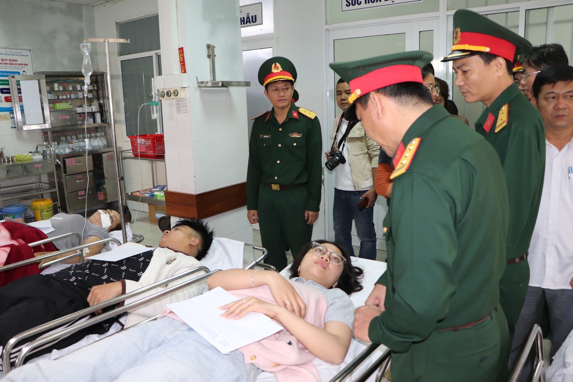 Tai nạn 13 người thương vong ở Đà Nẵng: Cô dâu, chú rể cùng người nhà gặp nạn sau đám cưới- Ảnh 4. Tai nạn 13 người thương vong ở Đà Nẵng: Cô dâu, chú rể cùng người nhà gặp nạn sau đám cưới- Ảnh 4.