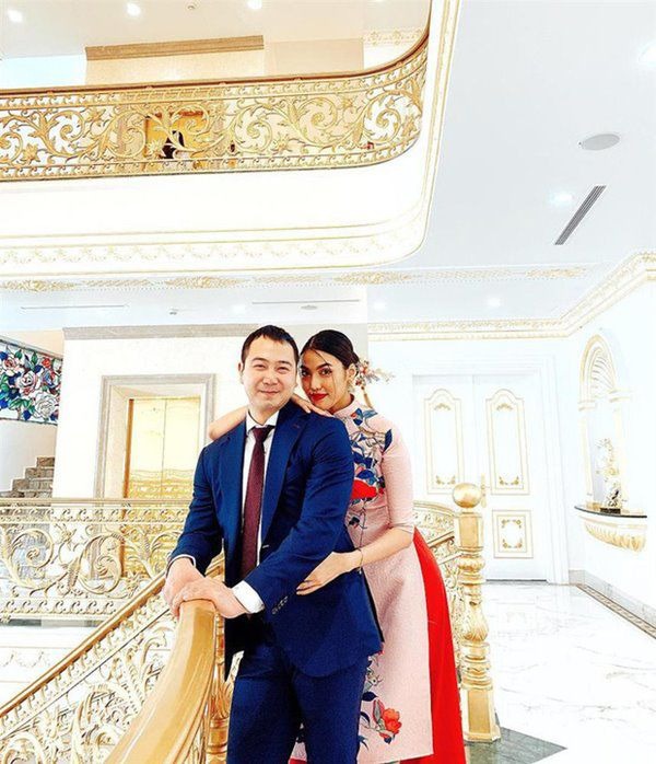 Mỹ nhân Việt 26 tuổi lên xe hoa với đại gia: Ở dinh thự dát vàng tráng lệ, sống như công chúa đời thực- Ảnh 4. Mỹ nhân Việt 26 tuổi lên xe hoa với đại gia: Ở dinh thự dát vàng tráng lệ, sống như công chúa đời thực- Ảnh 4.