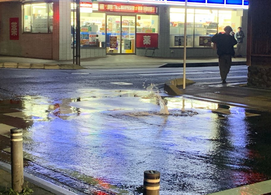 Nhật Bản ra cảnh báo chưa từng có sau trận động đất - sóng thần nửa đêm- Ảnh 3.