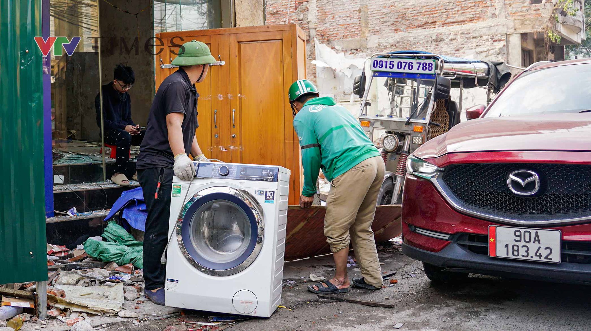 Người dân khẩn trương di dời, bàn giao mặt bằng cho dự án Vành đai 1 đoạn Hoàng Cầu - Voi Phục- Ảnh 4. Người dân khẩn trương di dời, bàn giao mặt bằng cho dự án Vành đai 1 đoạn Hoàng Cầu - Voi Phục- Ảnh 4.
