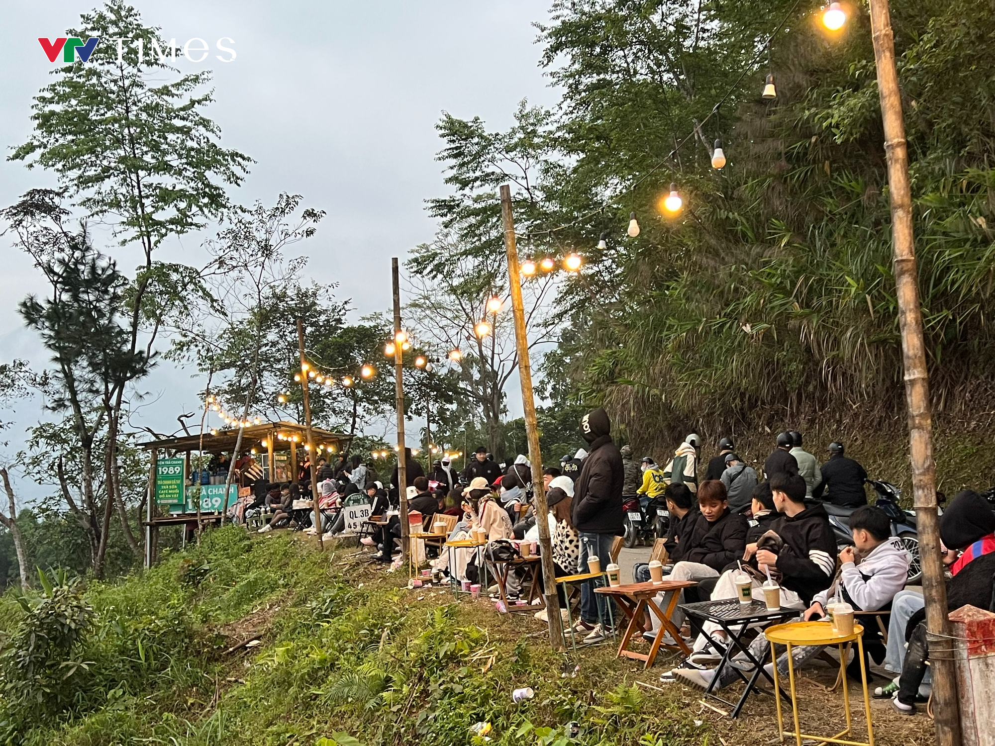 Đón bình minh trên đỉnh Đồn Đèn: Thiên đường săn mây "Chill" nhất Thái Nguyên- Ảnh 2. Đón bình minh trên đỉnh Đồn Đèn: Thiên đường săn mây "Chill" nhất Thái Nguyên- Ảnh 2.