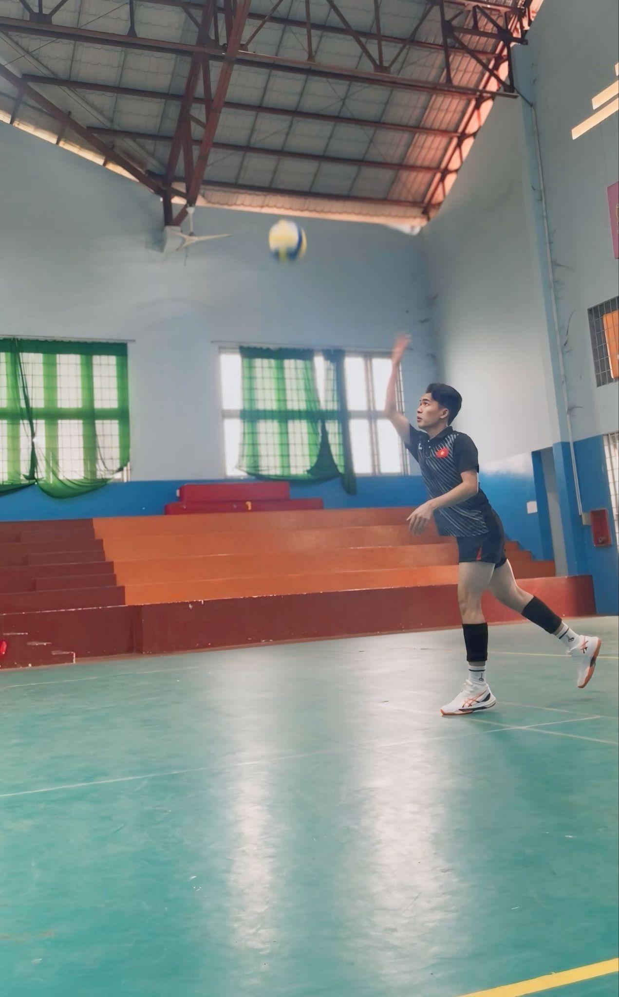 VĐV Phạm Văn Cường: Hành trình chạm tới giấc mơ bóng chuyền từ nghị lực và trái tim- Ảnh 1. VĐV Phạm Văn Cường: Hành trình chạm tới giấc mơ bóng chuyền từ nghị lực và trái tim- Ảnh 1.