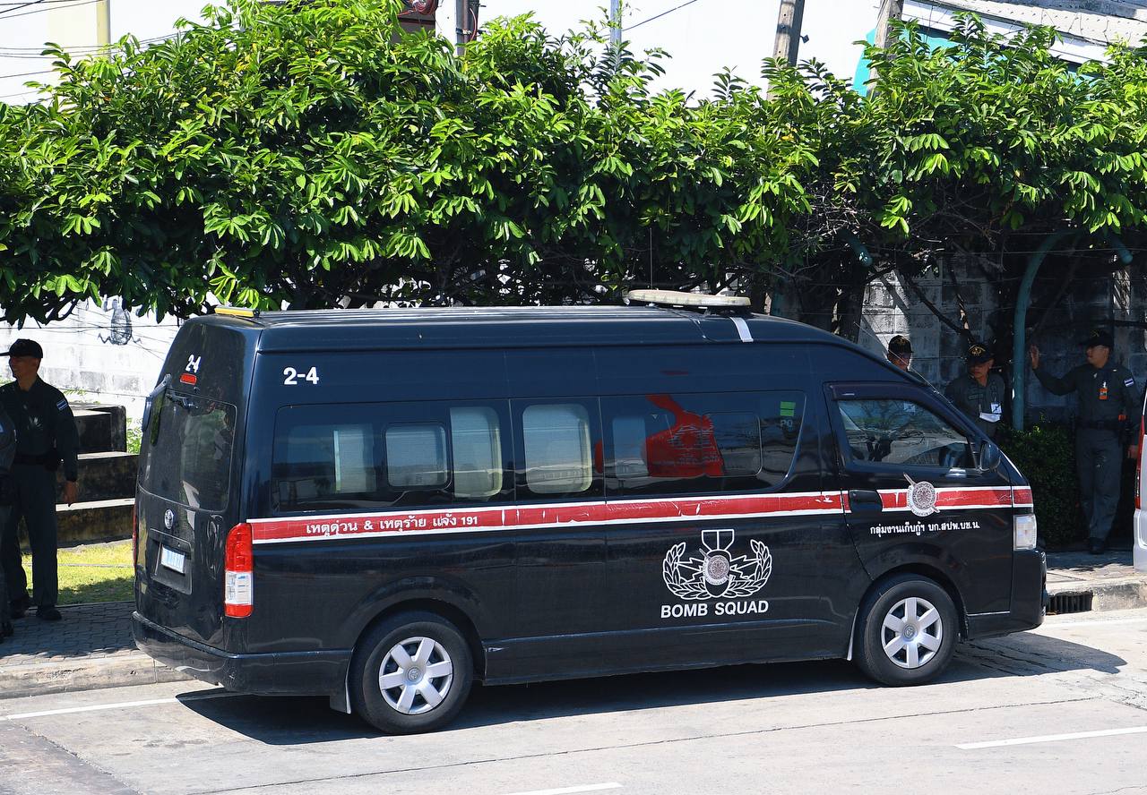 Cận cảnh xe dò bom mìn xuất hiện tại SVĐ Rajamangala trước giờ lễ khai mạc SEA Games 33- Ảnh 3. Cận cảnh xe dò bom mìn xuất hiện tại SVĐ Rajamangala trước giờ lễ khai mạc SEA Games 33- Ảnh 3.