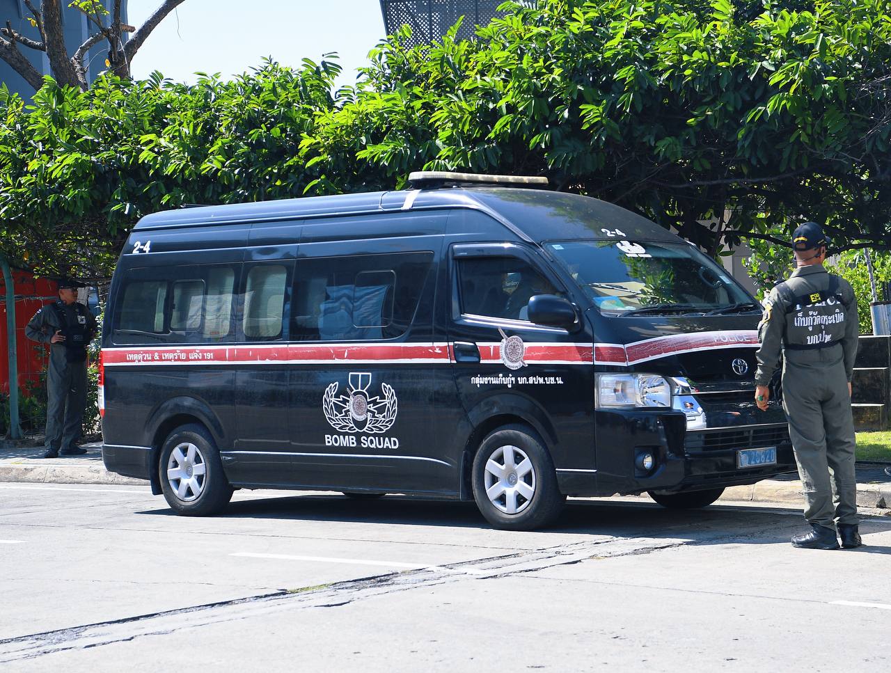 Cận cảnh xe dò bom mìn xuất hiện tại SVĐ Rajamangala trước giờ lễ khai mạc SEA Games 33- Ảnh 2. Cận cảnh xe dò bom mìn xuất hiện tại SVĐ Rajamangala trước giờ lễ khai mạc SEA Games 33- Ảnh 2.