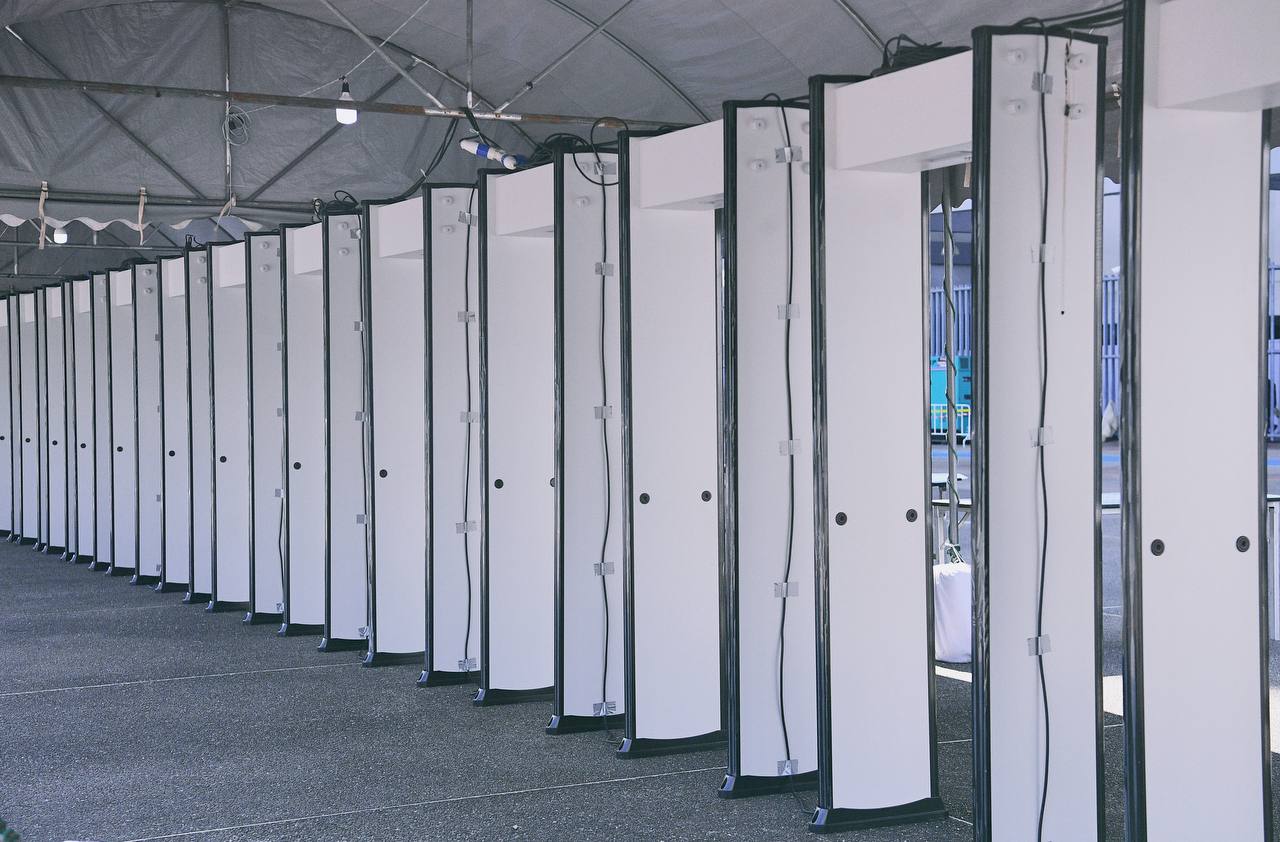 Cận cảnh xe dò bom mìn xuất hiện tại SVĐ Rajamangala trước giờ lễ khai mạc SEA Games 33- Ảnh 16. Cận cảnh xe dò bom mìn xuất hiện tại SVĐ Rajamangala trước giờ lễ khai mạc SEA Games 33- Ảnh 16.