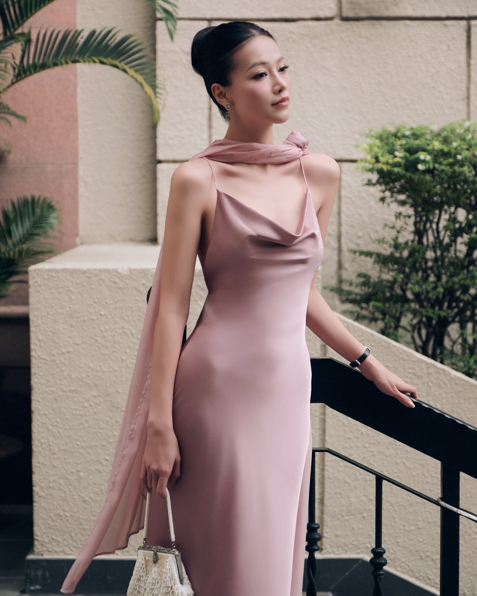 Khách mời diện đầm local brand Việt tại lễ cưới Tiên Nguyễn: Có thiết kế chỉ 3 triệu mà cao sang, tinh tế vô cùng- Ảnh 7. Khách mời diện đầm local brand Việt tại lễ cưới Tiên Nguyễn: Có thiết kế chỉ 3 triệu mà cao sang, tinh tế vô cùng- Ảnh 7.