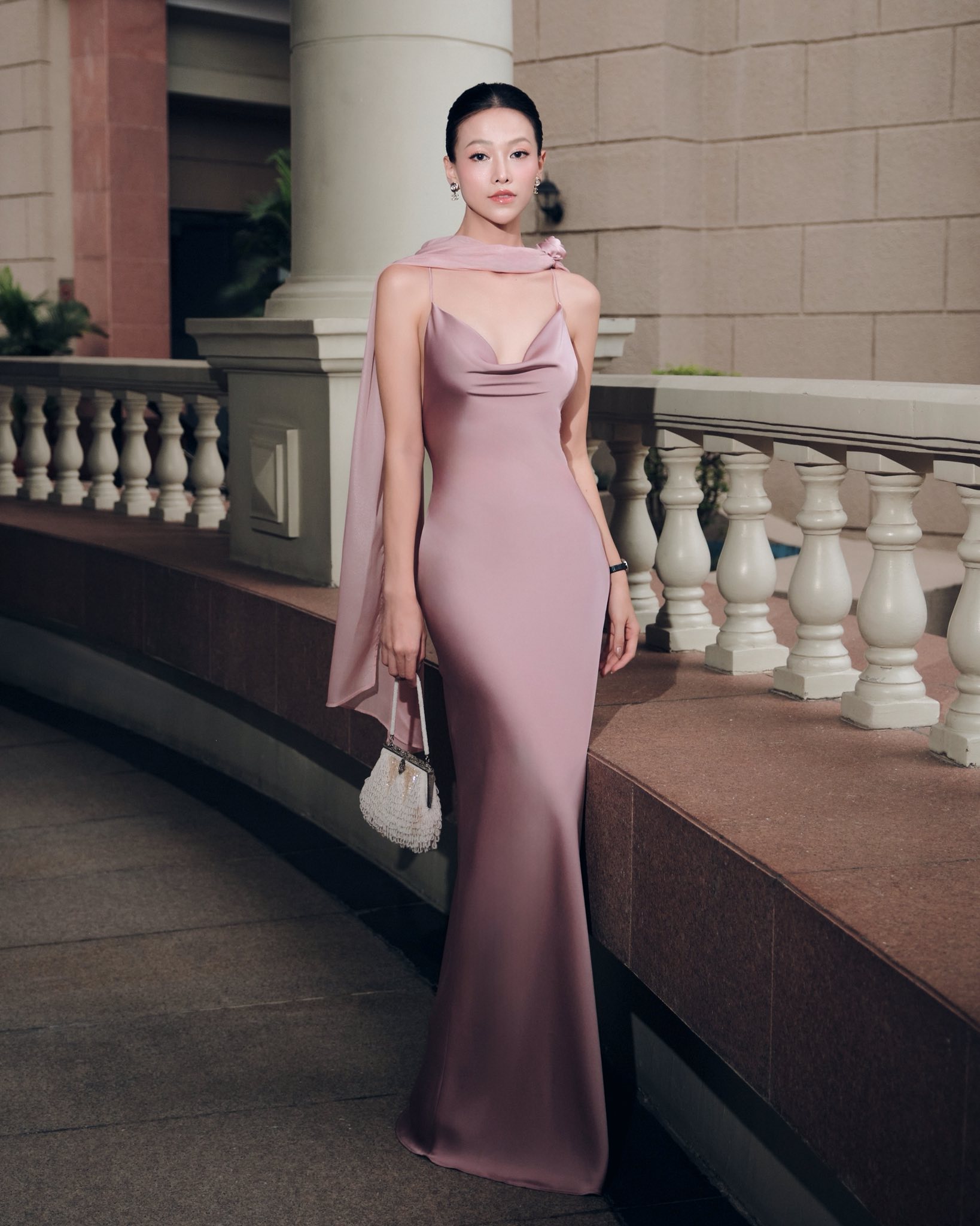 Khách mời diện đầm local brand Việt tại lễ cưới Tiên Nguyễn: Có thiết kế chỉ 3 triệu mà cao sang, tinh tế vô cùng- Ảnh 5. Khách mời diện đầm local brand Việt tại lễ cưới Tiên Nguyễn: Có thiết kế chỉ 3 triệu mà cao sang, tinh tế vô cùng- Ảnh 5.