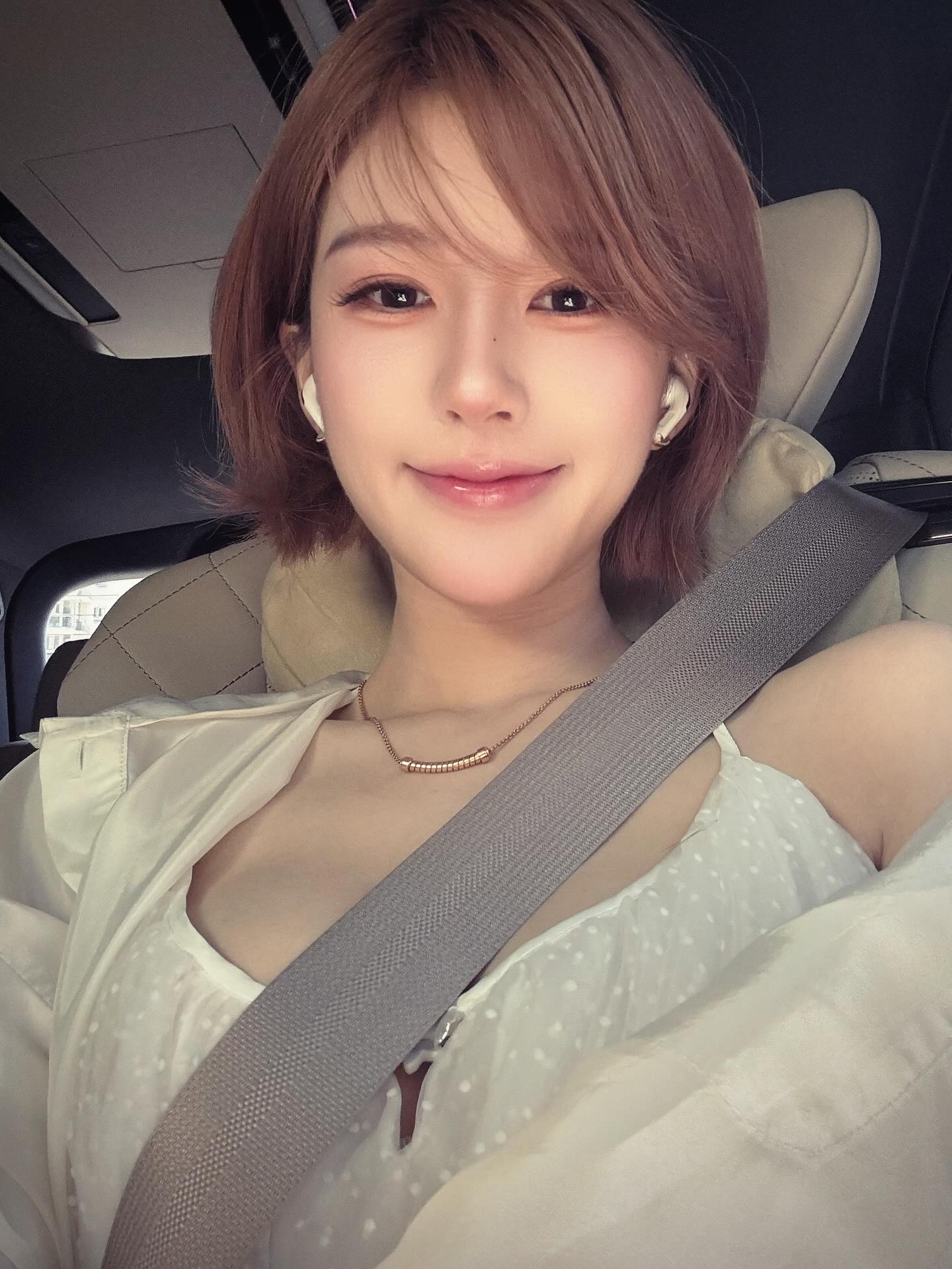 Triệu Lộ Tư lộ cằm dài bất thường trong tạo hình tiểu thư tài phiệt- Ảnh 10.