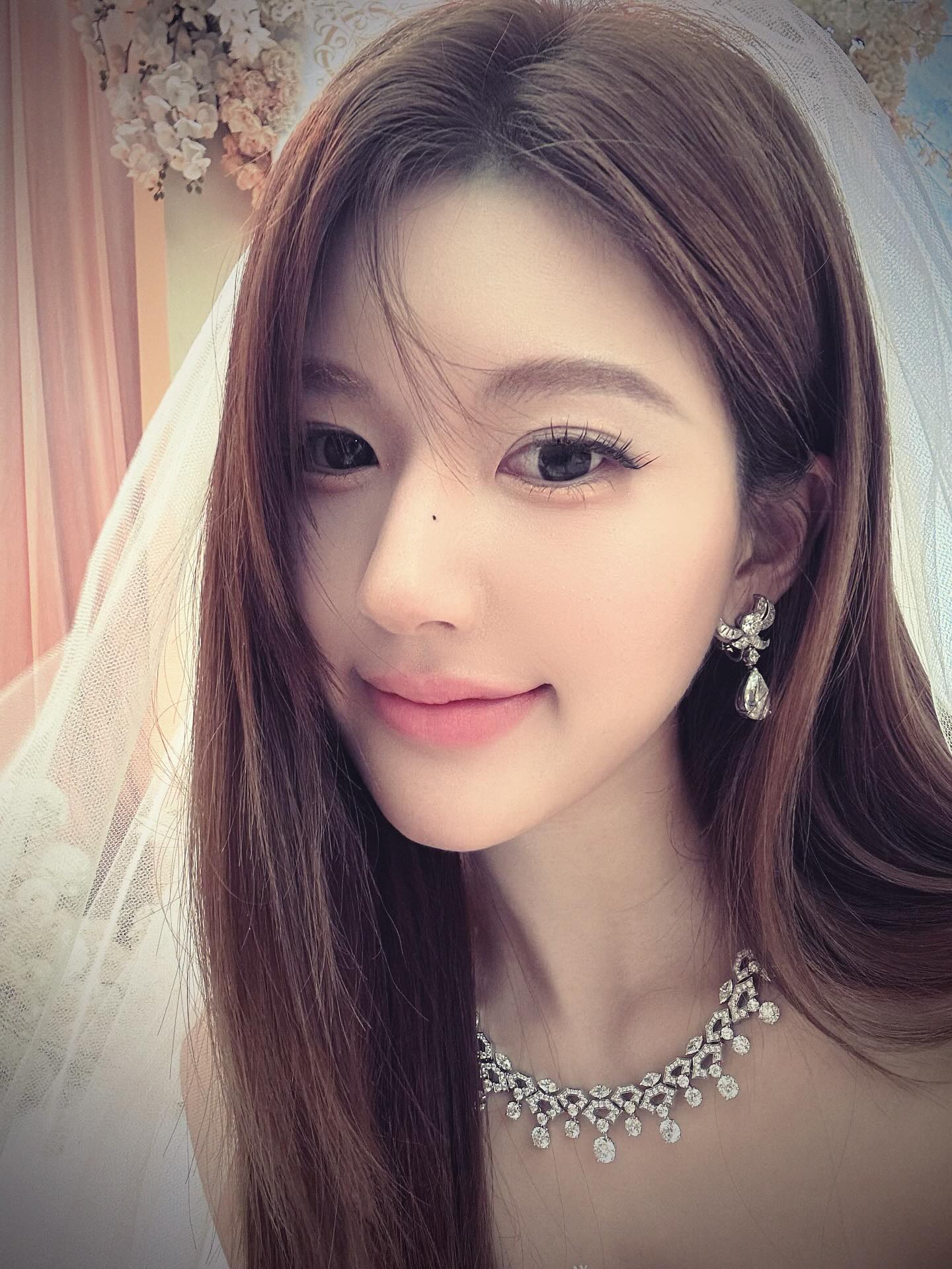 Triệu Lộ Tư lộ cằm dài bất thường trong tạo hình tiểu thư tài phiệt- Ảnh 12.