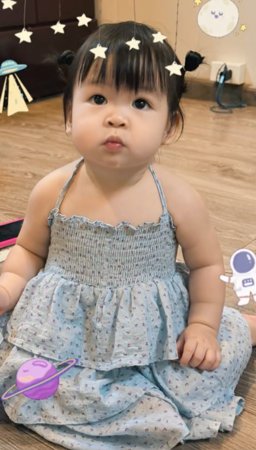 Ái nữ Đỗ Mỹ Linh khoe má bánh bao siêu cưng, chiếm spotlight ở tiệc hoành tráng của Ái nữ Đỗ Mỹ Linh khoe má bánh bao siêu cưng, chiếm spotlight ở tiệc hoành tráng của