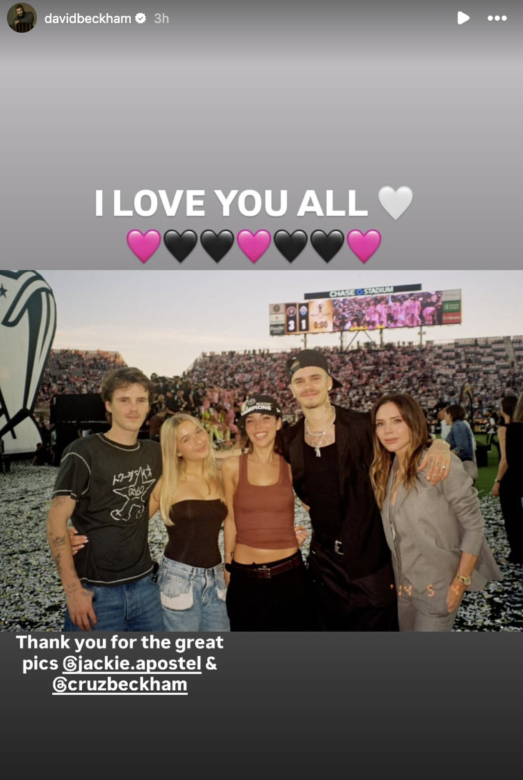 Khoảnh khắc viral: David Beckham cười tít mắt, ôm trọn con gái Harper, chiều cao của tiểu thư út khiến netizen ngỡ ngàng- Ảnh 5. Khoảnh khắc viral: David Beckham cười tít mắt, ôm trọn con gái Harper, chiều cao của tiểu thư út khiến netizen ngỡ ngàng- Ảnh 5.